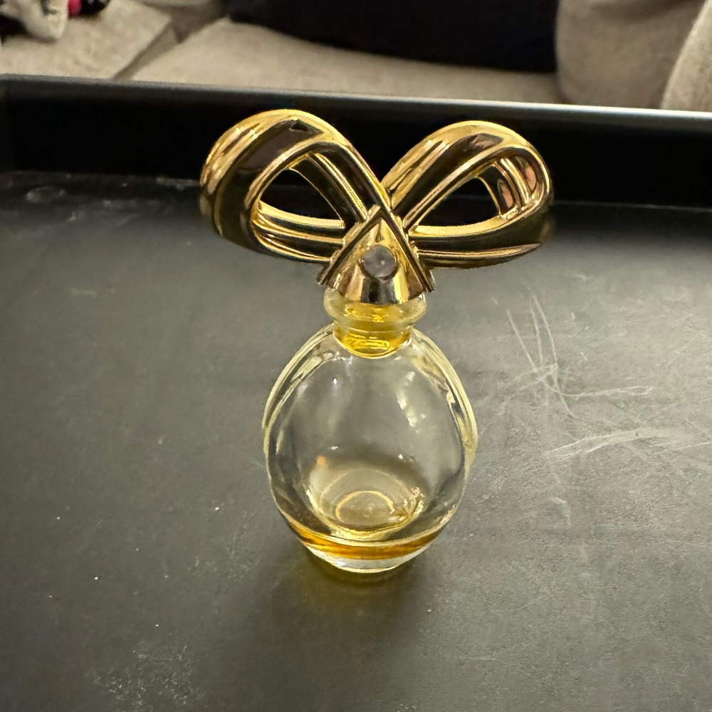 White diamonds by Elizabeth Taylor perfume bottle with faux diamond